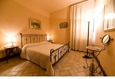 SUITE 2/4